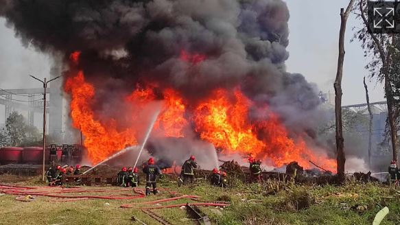 নারায়ণগঞ্জে বিআইডব্লিউটিএর গুদামে আগুন নিয়ন্ত্রণে