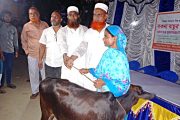 দিনাজপুরে শিশুশ্রমিক পরিবারের আয় বৃদ্ধিমূলক কার্যক্রম বাস্তবায়নে বকনা বাছুর বিতরণ