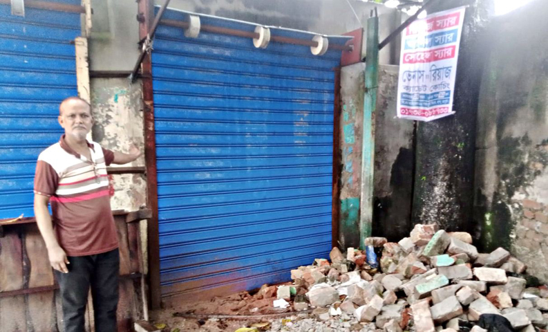 আওয়ামী লীগ নেতাকর্মীদের নির্যাতনের শিকার বাক প্রতিবন্ধী বিপ্লব দাস মানবেতর জীবন যাপন করছেন