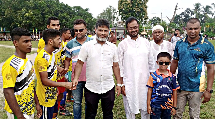দিনাজপুরে নবম ৭নং ওয়ার্ড কাউন্সিলর কাপ ফুটবল টুর্নামেন্টে দ্বিতীয় কোয়াটার ফাইনাল ম্যাচে পাবর্তীপুর যশাই ফুটবল একাদশ জয়ী