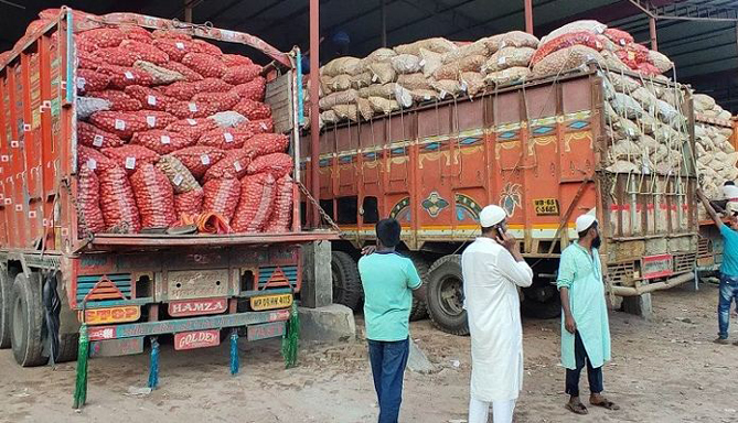 পেঁয়াজ রপ্তানিতে শর্ত থেকে সরে দাঁড়াল ভারত : দাম কমে আসার সম্ভাবনা