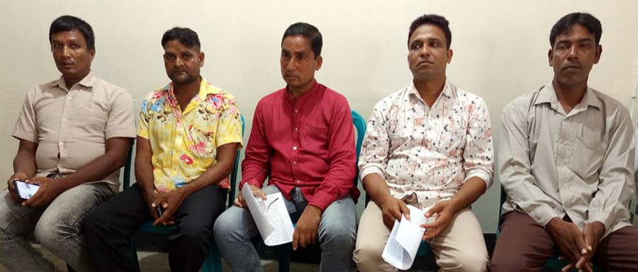 বিরলে সংবাদ সম্মেলনে মিজানুর রহমান মিলন এর দাবি পাওনা টাকা চাইতে গিয়ে হামলার শিকার