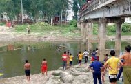 বগুড়ায় করতোয়া নদীতে জাল ফেলে খোঁজা হচ্ছে থানার লুট হওয়া অস্ত্র : তিন ঘন্টার তল্লাশিতে একটি অস্ত্রও উদ্ধার হয়নি