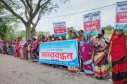 সিংড়ায় সংখ্যালঘু নারীকে ধর্ষণের প্রতিবাদে মানববন্ধন