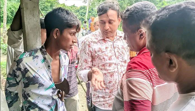 ঈশ্বরদীতে রেললাইনের স্লিপার-পিন খুলে নেওয়ার সময় যুবক আটক