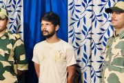 হিলিতে দুর্গা প্রতিমা দেখতে দৌড়ে ভারতে, আটকের পর হস্তান্তর