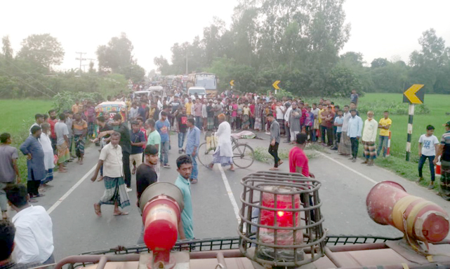 ফুলবাড়ীতে বোনের বাড়ী থেকে নিজ বাড়ীতে ফেরার পথে ট্রাক পিসে দিলো সাইফুলকে