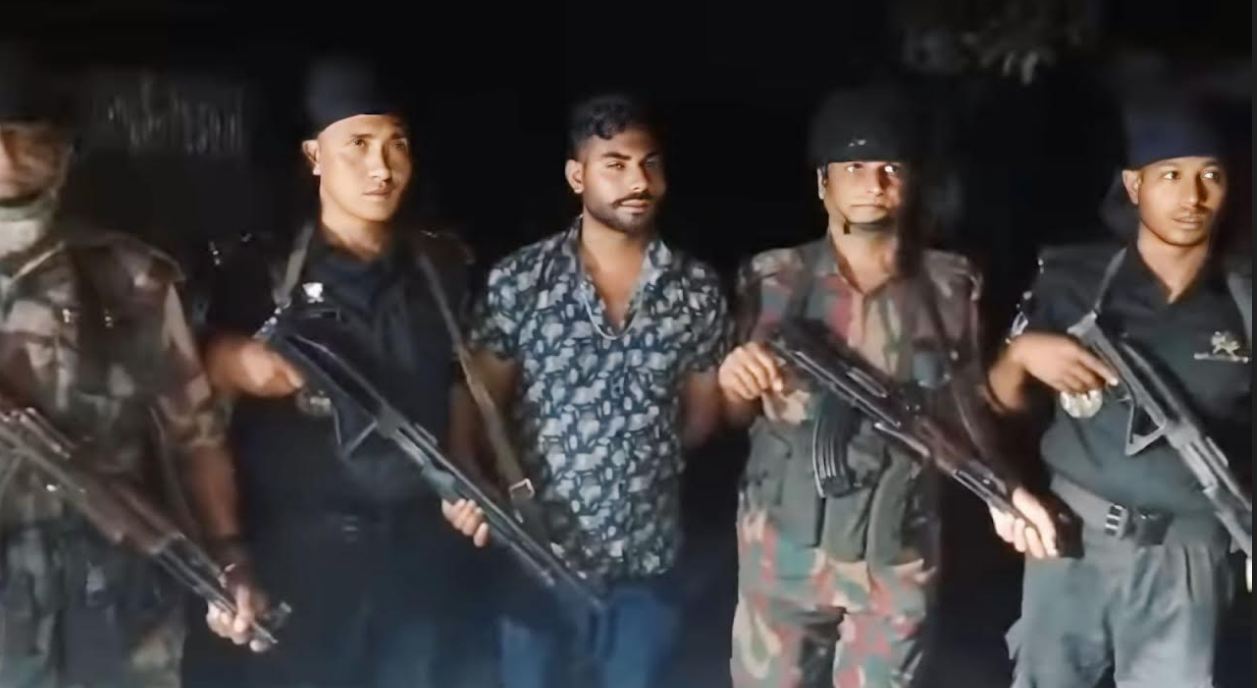 দোয়ারাবাজারে অন্যকে ফাঁসাতে গিয়ে ফেঁসে গেল যুবক রিভলবারসহ যুবক গ্রেপ্তার