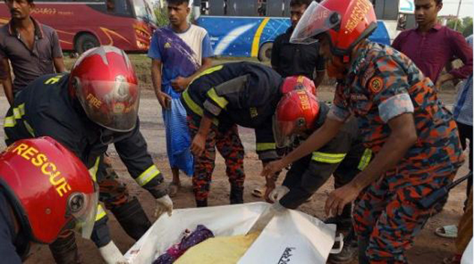 মায়ের লাশ দেখতে যাওয়ার পথে বগুড়ায় ট্রাকচাপায় গার্মেন্টস কর্মী দুইবোন নিহত