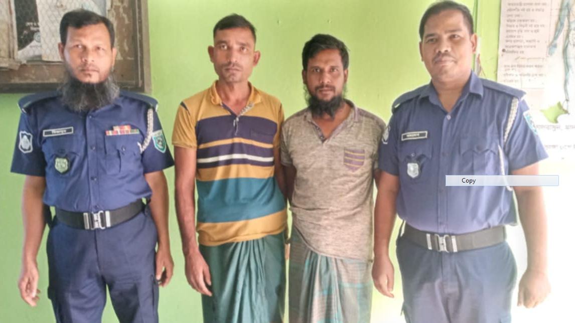 বিরামপুরে দুই নারীসহ ৪ ছিনতাইকারী আটক