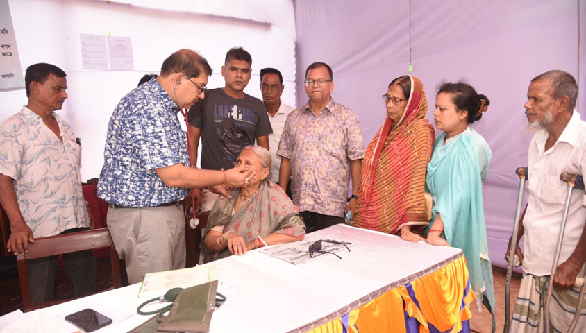 দিনাজপুরে শারদীয় দুর্গোৎসব উপলক্ষে বিনামূল্যে চিকিৎসাসেবা