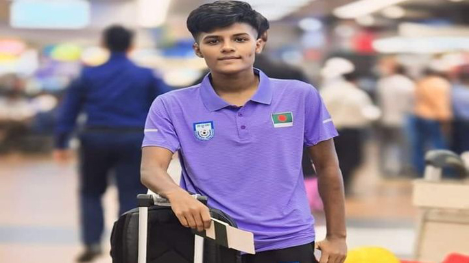 প্রথম প্রমীলা ফুটবলার হিসেবে নেপালে নওগাঁর মেয়ে আইরিন