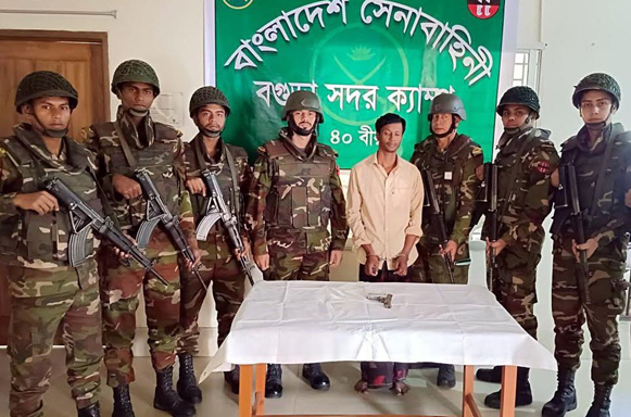 বগুড়ায় গুলি ও বিদেশি পিস্তলসহ কৃষকলীগ নেতা গ্রেপ্তার