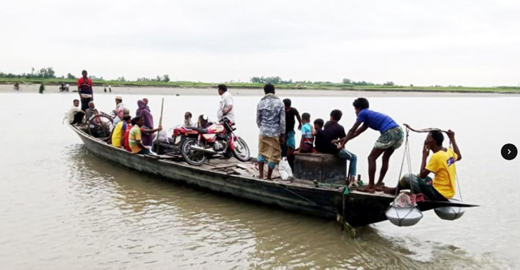 সোনাতলায় সেতু না থাকায় ৯ শতাধিক শিক্ষার্থীর দুর্ভোগ : নয়টি চরের বিপুল সংখ্যক বাসিন্দা জীবনের ঝুঁকি নিয়ে প্রতিদিন নৌকায় পারাপার