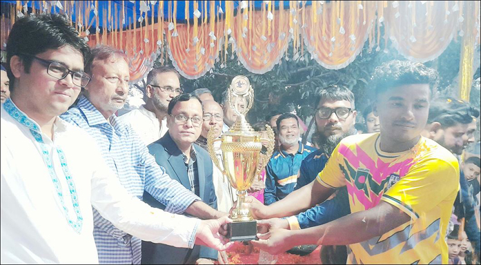 চিরিরবন্দরে নজরুল পাঠাগার ও ক্লাবের ফুটবল টুর্ণামেন্টের ফাইনাল খেলা অনুষ্ঠিত