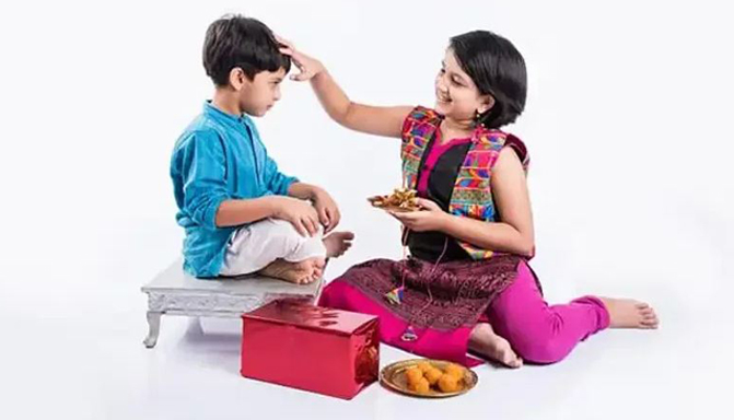 ফরিদপুরে হিন্দু ধর্মাবলম্বীদের বাসাবাড়ীতে ভাইফোঁটা উৎসব পালিত