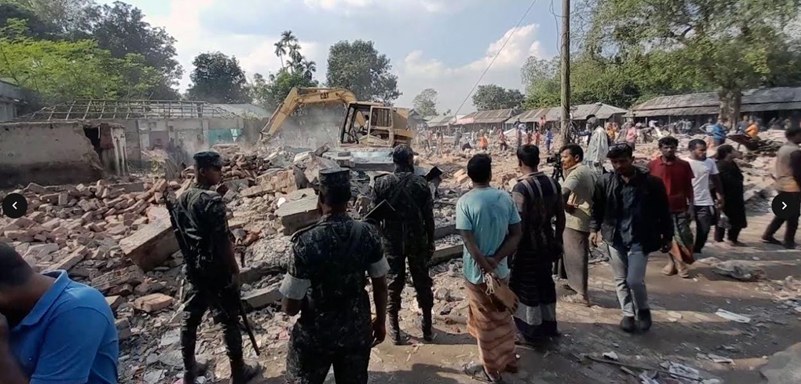 গোবিন্দগঞ্জের সাহেবগঞ্জ বাজারের অবৈধ স্থাপনা উচ্ছেদ