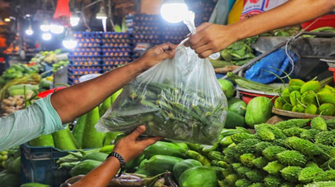 আজ থেকে দেশের কাঁচা বাজারেও পলিথিন নিষিদ্ধ