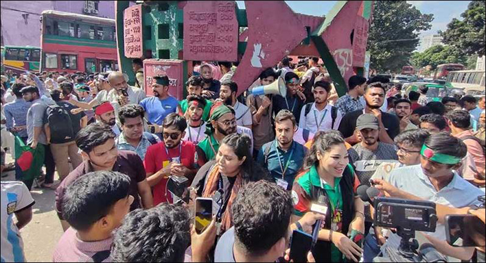 বৈষম্যবিরোধী ছাত্র আন্দোলনসহ বিএনপি-যুবদল-ছাত্রদল ও শিক্ষার্থীদের দখলে গুলিস্তান জিরো পয়েন্ট