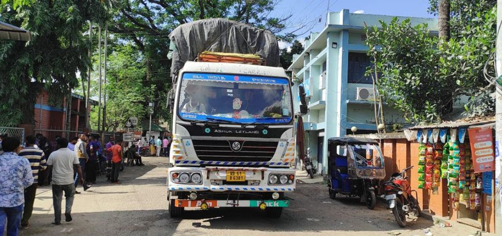 একদিন বন্ধের পরে হিলি স্থলবন্দর দিয়ে আমদানি শুরু