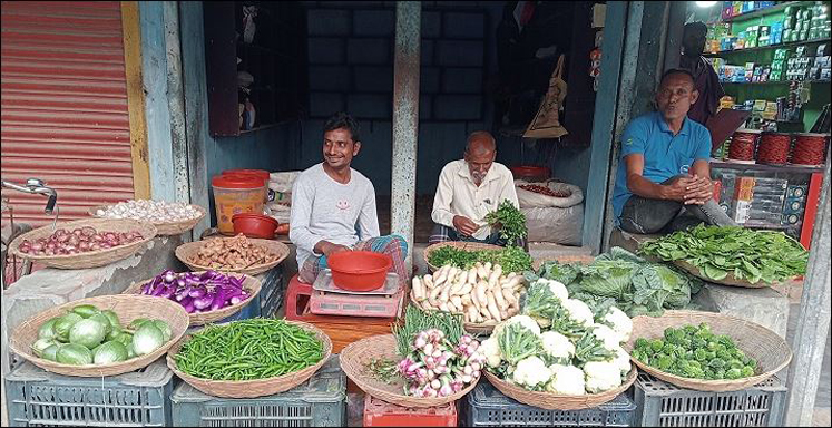 ১ কেজি চালের দামেও মিলছে না ১ কেজি আলু