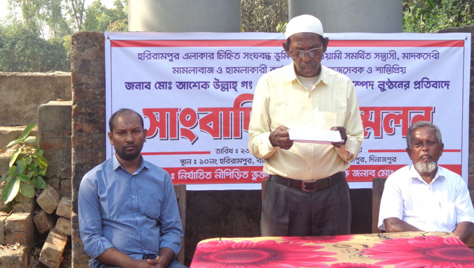 পার্বতীপুরের হরিরামপুরে আওয়ামী লীগ নেতা কর্তৃক পাঁচ লক্ষাধিক টাকার গাছ কেটে নেওয়ার প্রতিবাদে সংবাদ সম্মেলন ভূক্তভোগীর