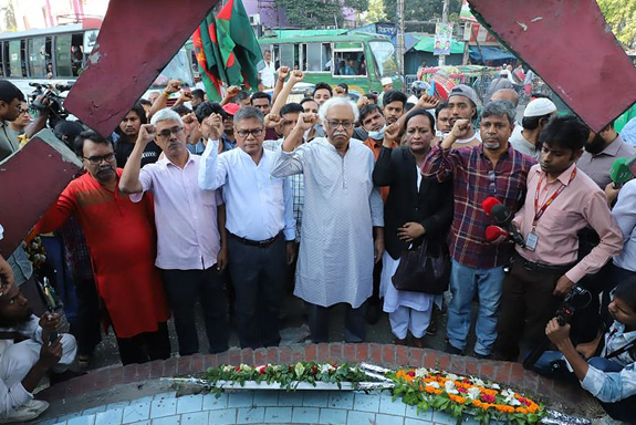 শহীদ নূর হোসেন ও শহীদ টিটোর প্রতি শ্রদ্ধা নিবেদন“স্বৈরাচারী ব্যবস্থা উচ্ছেদ ছাড়া গণতন্ত্রকে সুপ্রতিষ্ঠিত করা যাবে না” - রুহিন হোসেন প্রিন্স