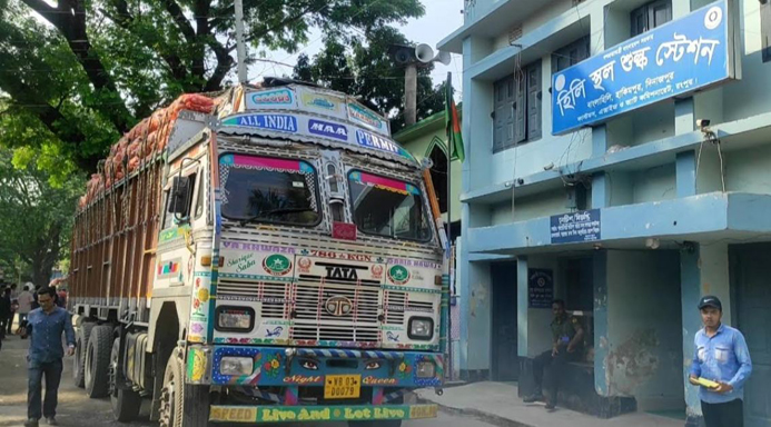 মমতার বাঁধায় বন্ধ হতে পারে ভারত থেকে বাংলাদেশে আলু রপ্তানি!