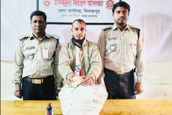দিনাজপুরে ডিএনসির মাদক বিরোধী অভিযানে ১৩০ বোতল ফেন্সিডিলসহ আটক ১