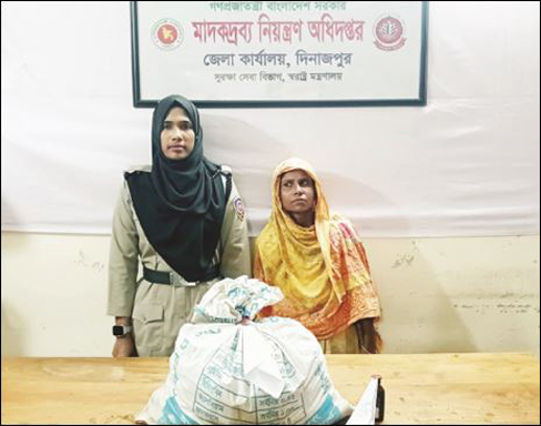 দিনাজপুরে ডিএনসির অভিযানে ১২০ বোতল ফেন্সিডিলসহ নারী মাদক কারবারি আটক