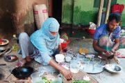 ১০ টাকার পিঠায় ২৮ রকমের ভর্তা ফ্রি