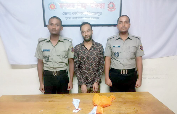 দিনাজপুরে টাপেন্টাডল ট্যাবলেটসহ মাদক কারবারি আটক