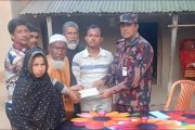 ১০ লাখ টাকার আর্থিক অনুদানের চেক শহীদ সাঈদের পরিবারের কাছে হস্তান্তর