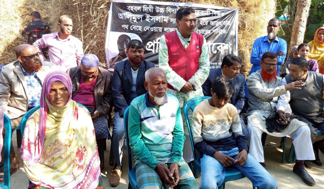 বিরলে স্কুল শিক্ষকের আত্মহত্যার প্ররোচনাকারি দাদন ব্যবসায়ির বিচার ও শাস্তির দাবিতে সমাবেশ