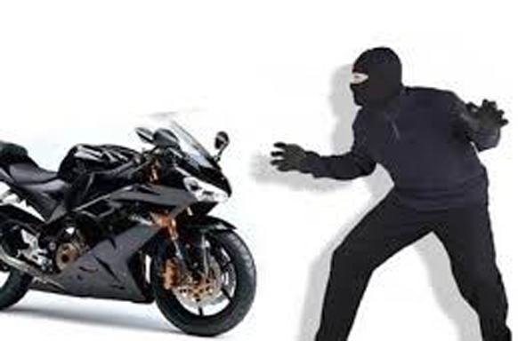 বিরামপুরে আন্তঃজেলা মোটরসাইকেল চোর আটক