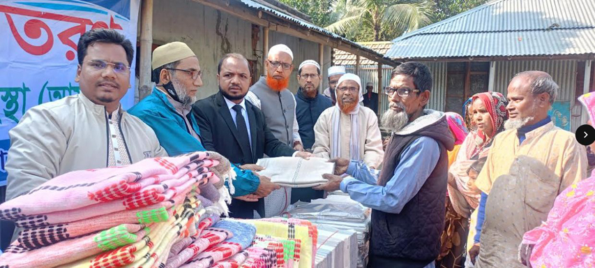 আদমদীঘিতে অসহায় মানুষের মাঝে শীতবস্ত্র বিতরণ