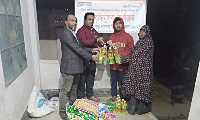 দিনাজপুরে কর্মজাবী শিশুদের স্কুলমুখী করতে তাদের অভিভাবকদের আয়-বৃদ্ধি মূলক  কার্যক্রমের জন্য ওয়ার্ল্ড ভিশনের মুদিখানার মালামাল প্রদান