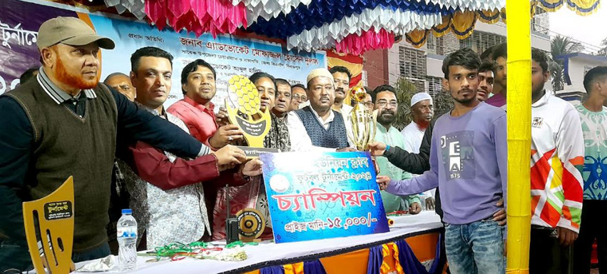 দিনাজপুর সুইহারি ইউনিয়ন ক্লাব ফুটবল টুর্নামেন্টের ফাইনাল খেলা ও পুরস্কার বিতরণী অনুষ্ঠিত