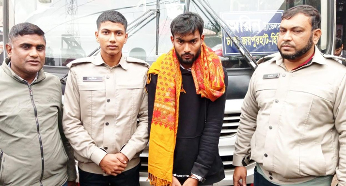 পাঁচবিবিতে সোনার বার সহ পাচারকারি আটক