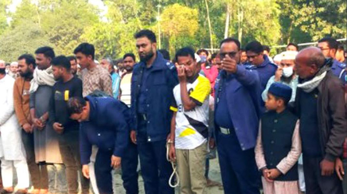 বগুড়ায় প্যারোলে মুক্তি পেয়ে বাবার জানাজায় এলেন ছাত্রলীগ নেতা রব্বানী