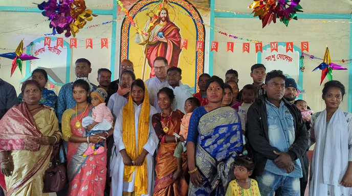 বিরলে জাকজমকপূর্ণভাবে শুভ বড়দিন উদযাপন