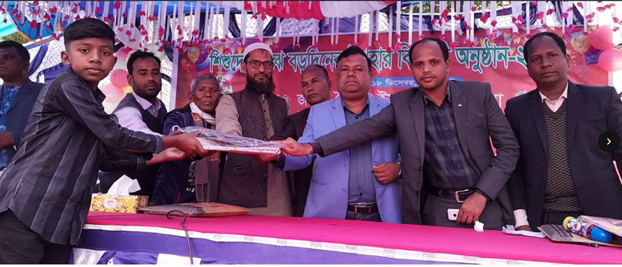 গোবিন্দগঞ্জে বড়দিন উপলক্ষে শিশুদের মাঝে উপহার সামগ্রী বিতরণ