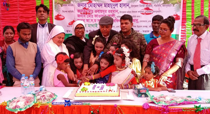 পাঁচবিবিতে শিশুদের মাঝে উপহার বিতরণ