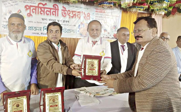 বাঙালি ঐতিহ্য রক্ষায় বাংলা স্কুলে ১৬৮ বছরকে সামনে রেখে আনন্দমূখর পরিবেশে প্রাক্তন শিক্ষাথীদের মিলন মেলা