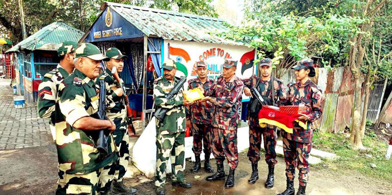 হিলিতে বিজিবি দিবসে বিএসএফকে মিষ্টি উপহার বিজিবির