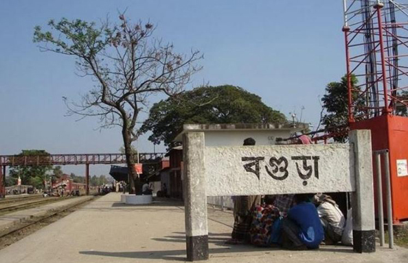 বগুড়ায় মুঠোফোনে কথা বলার সময় ট্রেনে কাটা পড়ে তরুণ নিহত