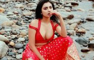 শাকিবের ‘প্রিয়তমা’ ইধিকা কার সঙ্গে প্রেম করছেন ?