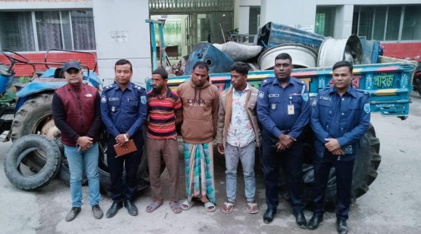 ফুলবাড়ী থানা পুলিশের অভিযানে দুইটি চোরাই ট্রাক্টর জব্দসহ তিনজন গ্রেপ্তার