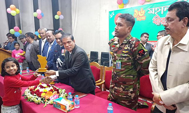 দিনাজপুরে ব্যাপক কর্মসূচির মধ্যদিয়ে জেলা প্রশাসনের উদ্যোগে মহান বিজয় দিবস পালিত