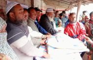 পাঁচবিবিতে আড়ৎদার সমিতির শীতবস্ত্র বিতরণ